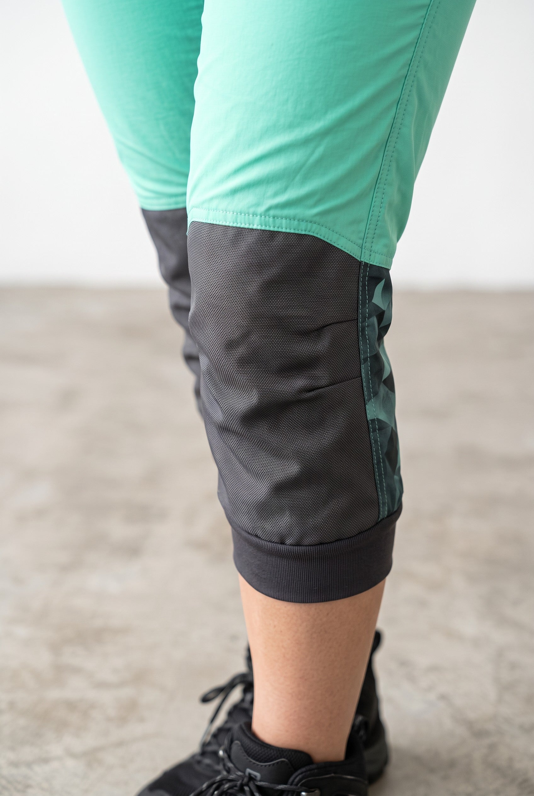 Freefly CF Short Female - Aqua/Cyan Fracture Print